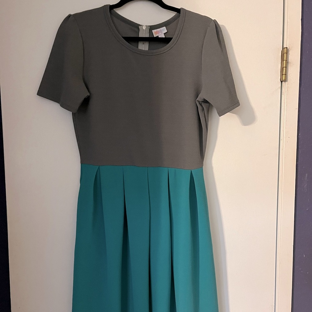 LuLaRoe Amelia, size large, gray and teal